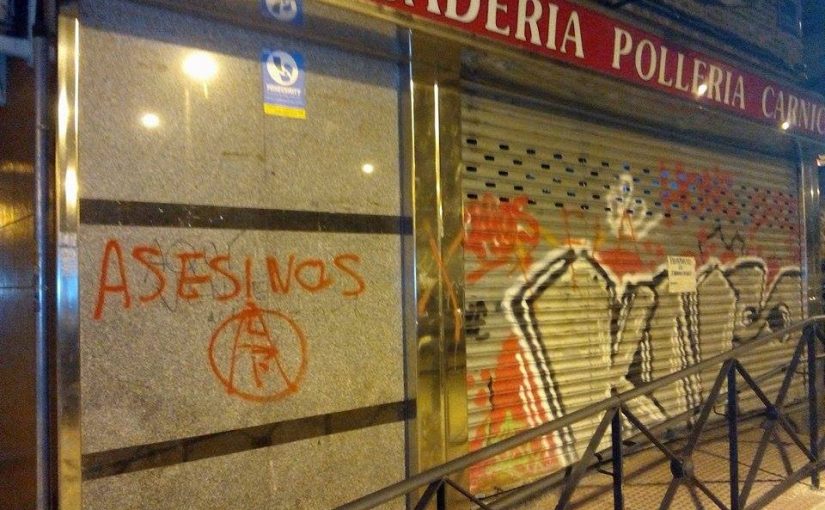 Carnicería saboteada y pintadas en las calles de Madrid.