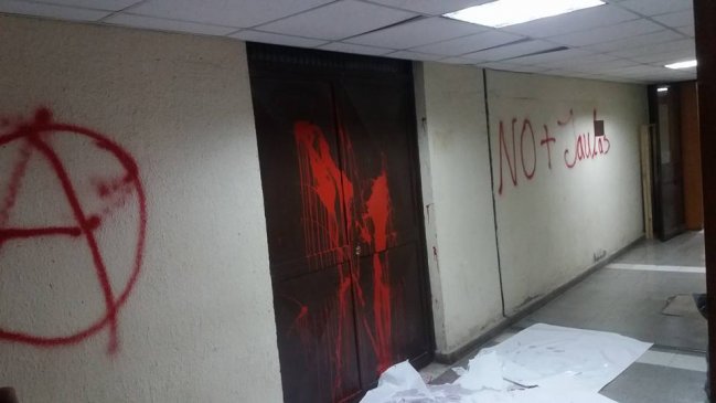 Antiespecistas atacan de nuevo la facultad de ciencias sociales de la universidad de Chile
